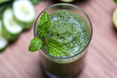 Yeşil smoothie. Üstten Görünüm