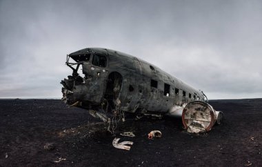 İzlanda, Sandur beach, düşen Dc-3 uçak resmi