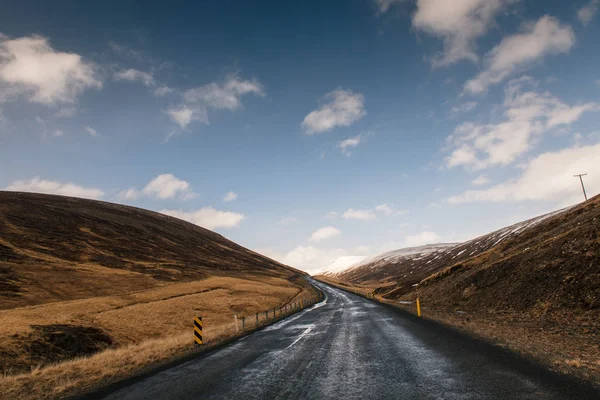 Hermosa carretera en Islandia — Foto de Stock