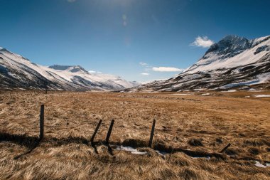 Dağları ile İzlanda manzara