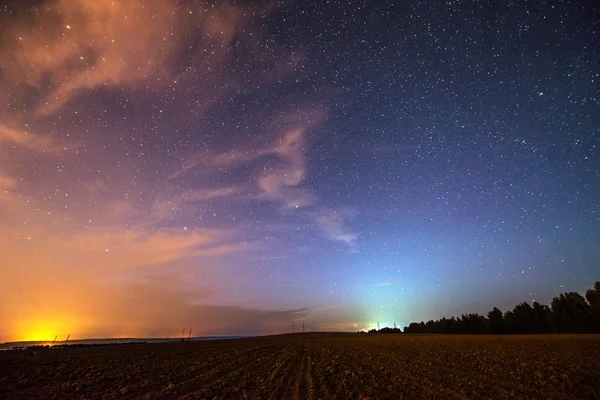 美しい夜空の星と風景します — ストック写真