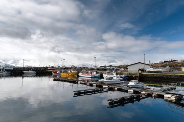 İzlanda'daki yatak. Husavik şehir