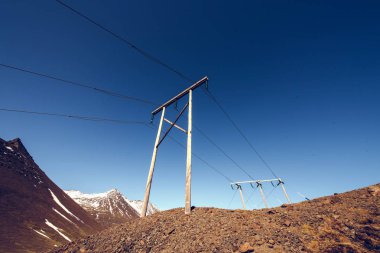 İzlanda'daki enerji hattı. Elektrik
