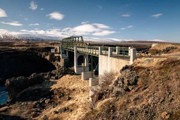 Most nad rzeką w Islandii. — Zdjęcie stockowe
