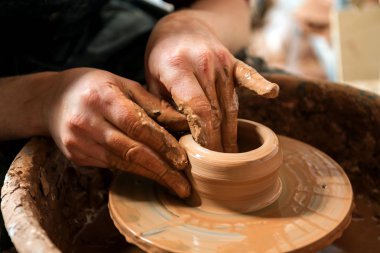 Potter işte. Atölye.