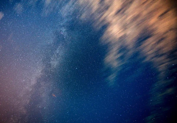 Krajina krásná noční obloha s hvězdami — Stock fotografie