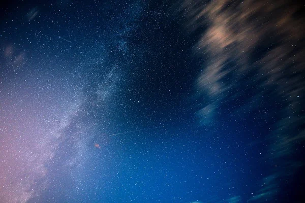 美しい夜空の星と風景します。 — ストック写真