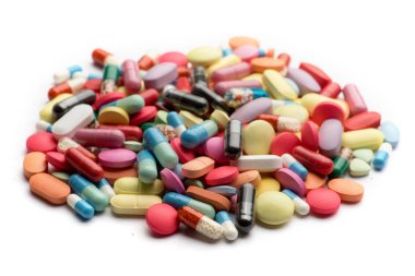 Eczane Tema. Çok renkli izole hap ve kapsül