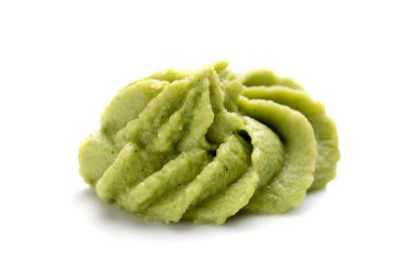 Wasabi beyaz arka plan üzerinde bölümü