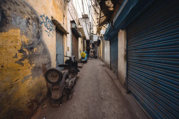 Street in Delhi, India. 27.11.2017. — Stock Photo, Image