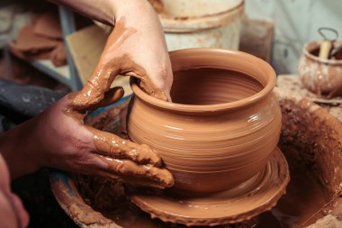 Potter işte. Atölye.