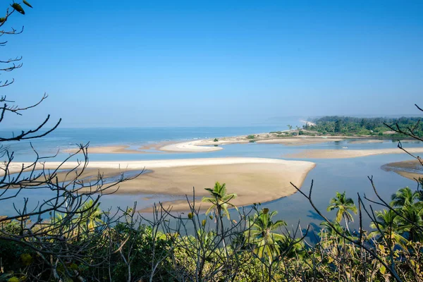 Shiroda beach in the state of Maharashtra, India. View from Redi fort — Stock Photo, Image