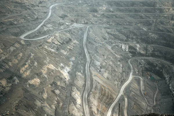 在露天巨型采石场采矿 — 图库照片