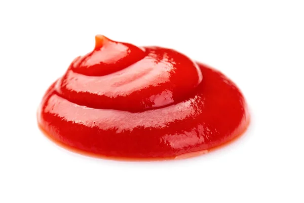 Rode ketchup tomatensaus close-up geïsoleerd op witte achtergrond — Stockfoto