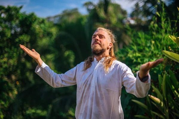 Man practice Yoga practice and meditation outdoor — Stock Photo, Image