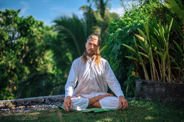 Man practice Yoga practice and meditation outdoor — Stock Photo, Image