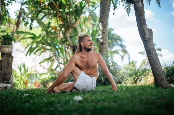 Man practice Yoga practice and meditation outdoor — Stock Photo, Image