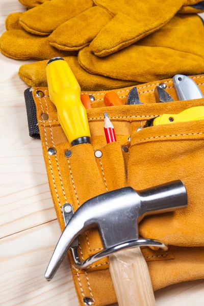 Conjunto de herramientas de trabajo sobre fondo de madera —  Fotos de Stock