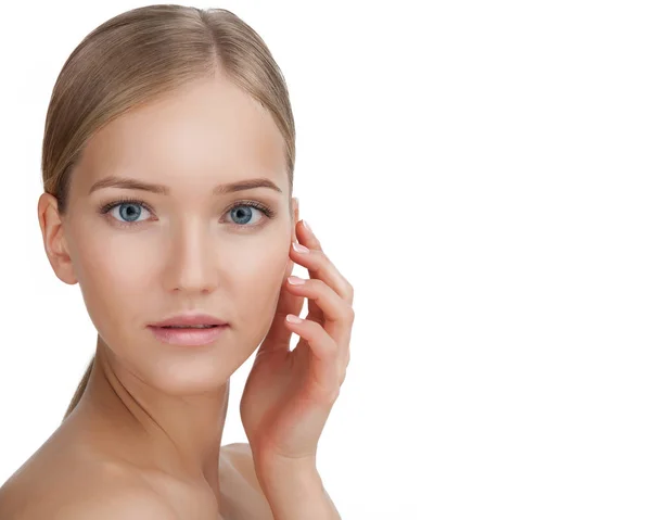 Schönheit Frau Gesicht Porträt. Hautpflegekonzept isoliert auf weißem Hintergrund — Stockfoto
