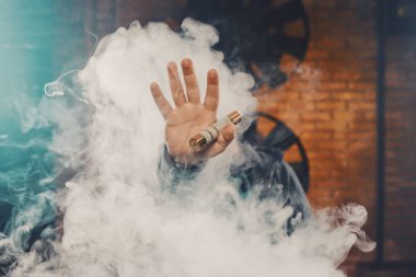 Adam vaping elektronik sigara