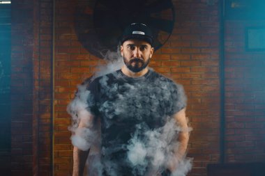 Adam vaping elektronik sigara