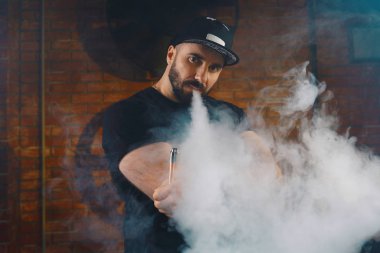 Adam vaping elektronik sigara