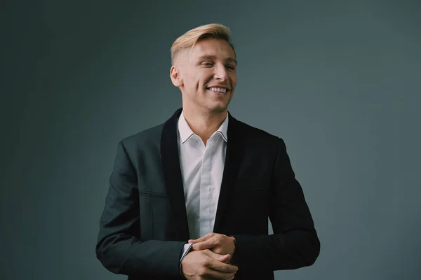 Handsome blond young man posing at studio — Stock Photo, Image