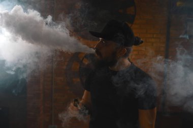 Adam vaping elektronik sigara