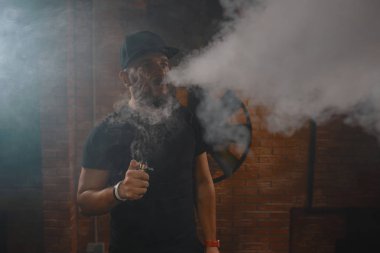 Adam vaping elektronik sigara
