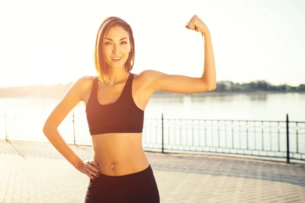 Jogger by the lake at sunset — Stock Photo, Image