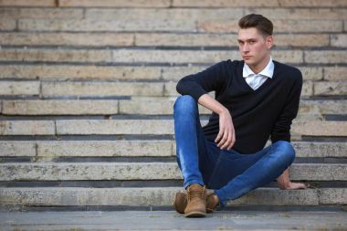 Hipster adam sokak, kentsel tarzı yürüyüş