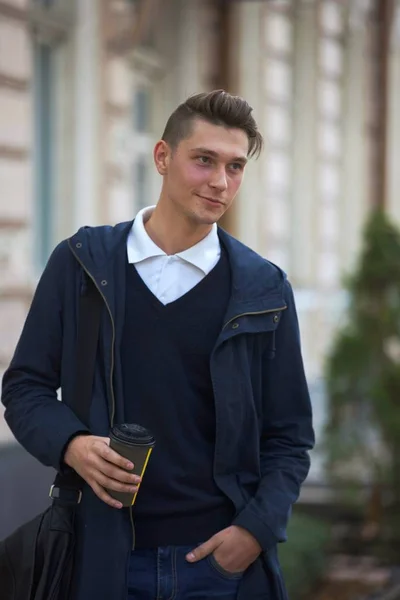 Hipster guy walking down the street, urban style — Stock Photo, Image