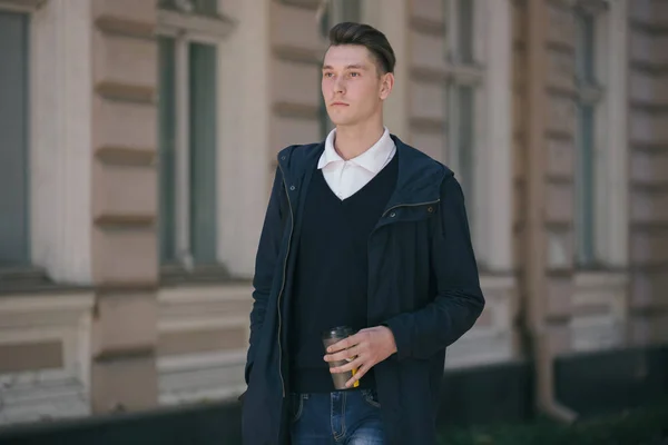 Hipster guy walking down the street, urban style — Stock Photo, Image