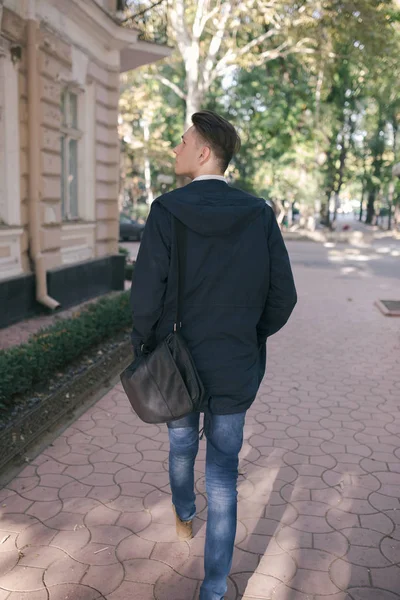 Hipster guy walking down the street, urban style — Stock Photo, Image