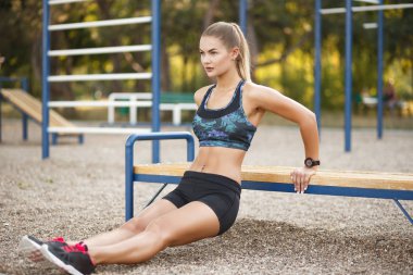 Kadının yapması egzersiz dips