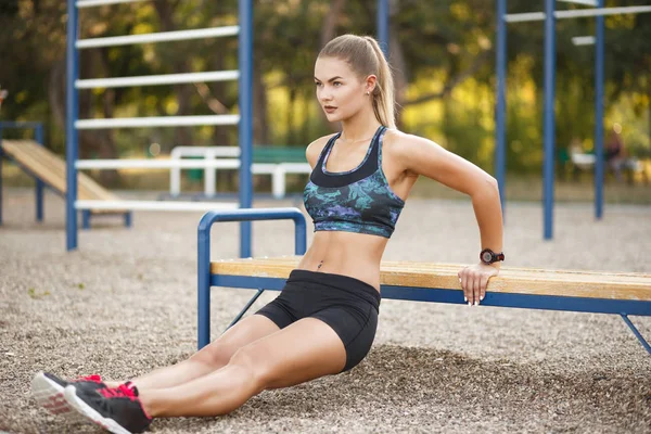 Kadının yapması egzersiz dips