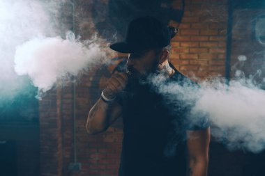 Adam vaping elektronik sigara