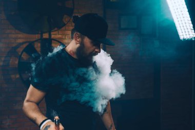 Adam vaping elektronik sigara
