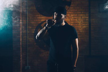 Adam vaping elektronik sigara