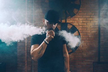 Adam vaping elektronik sigara