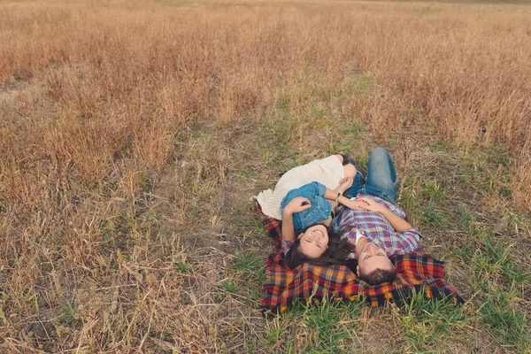 Young modern stylish couple outdoors — Stock Photo, Image