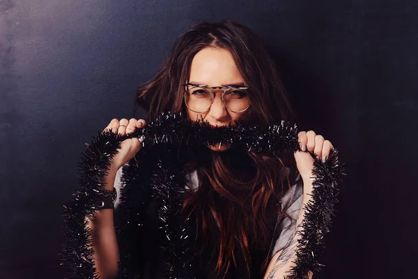 Porträtt av förföriska hipster flicka glasögon — Stockfoto