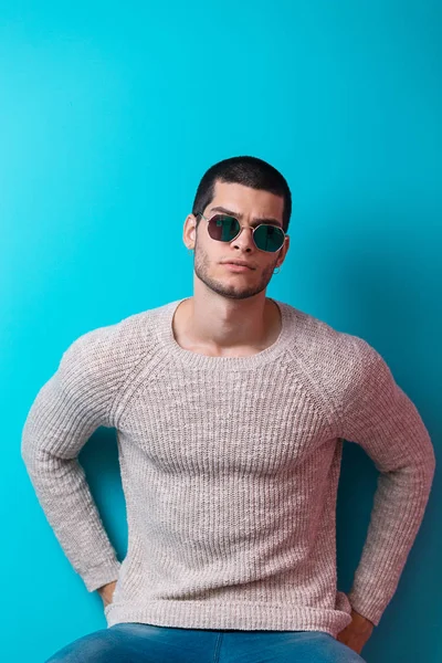 Man wearing sunglasses — Stock Photo, Image
