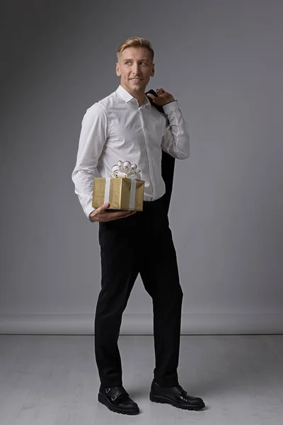 Smiling businessman holding present — Stock Photo, Image
