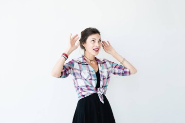 Sürpriz hippi kız studio vurdu