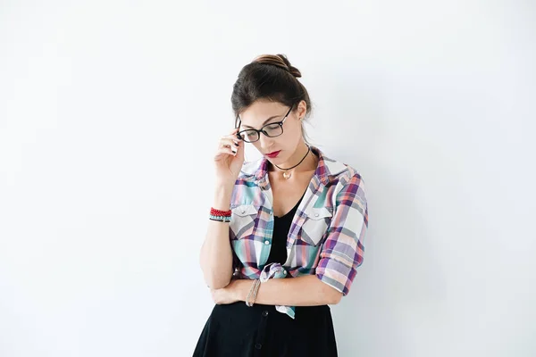 Mujer con gafas de tiro de estudio — Foto de Stock