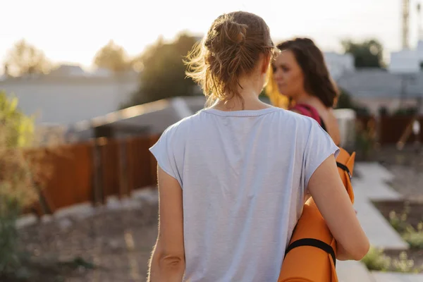 Two young beautiful women in sportswear going to do sports training, gymnastics, yoga — Stock Photo, Image