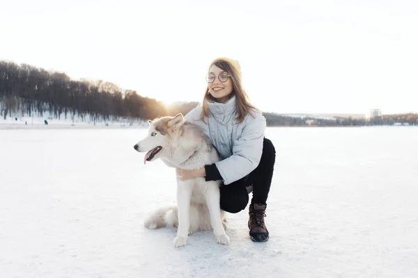 Happy Young Girl Playing Siberian Husky Dog Winter Park Walk — Stock Photo, Image