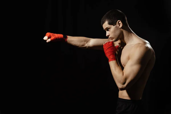 Boxeador deportivo peleando. Concepto deportivo . — Foto de Stock