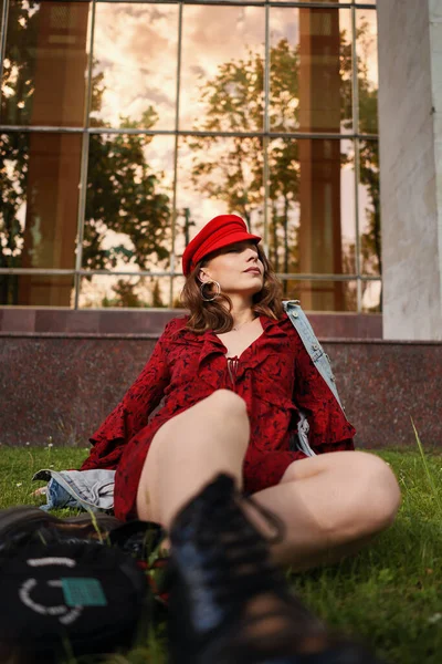 Retrato moda mujer calle moda — Foto de Stock